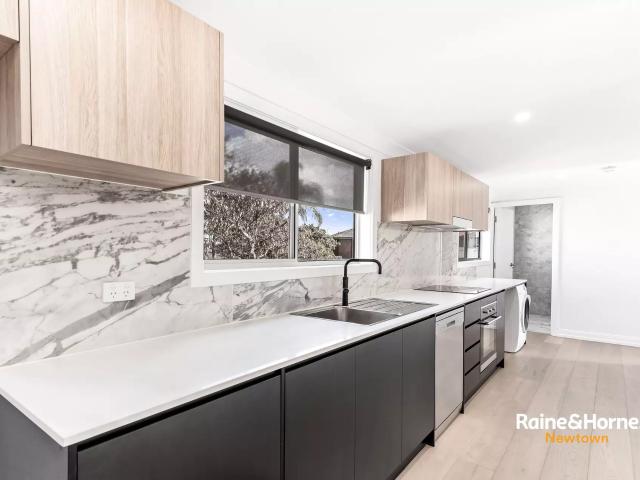 Two bedroom unit in heart of Newtown