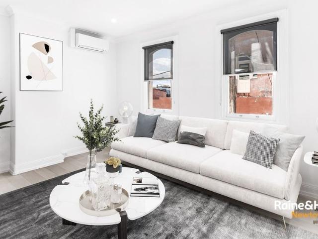 Two bedroom unit in heart of Newtown