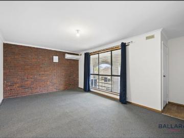 Two Bedroom Unit in Popular Ballarat North Location