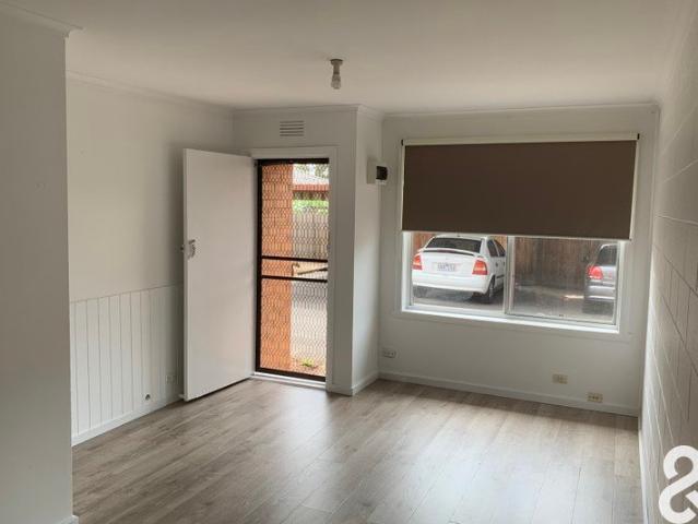 Two Bedroom Unit in Prime Position!