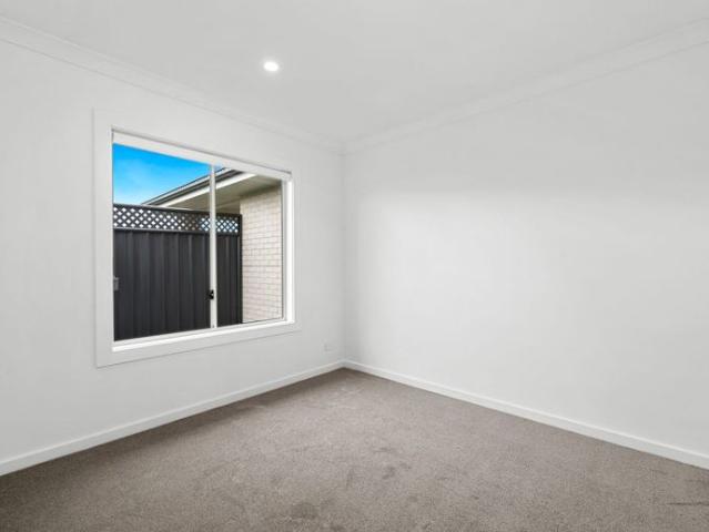 Two Bedroom Unit in Quiet Orange Location