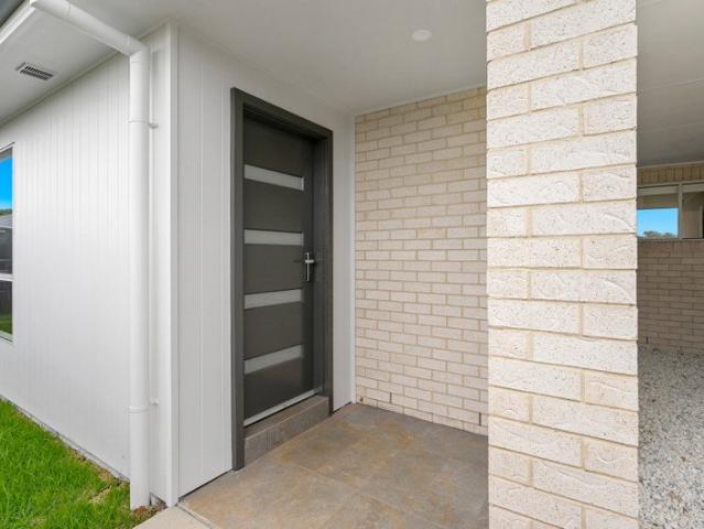 Two Bedroom Unit in Quiet Orange Location