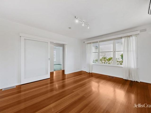 Two Bedroom Unit in Surrey Hills!
