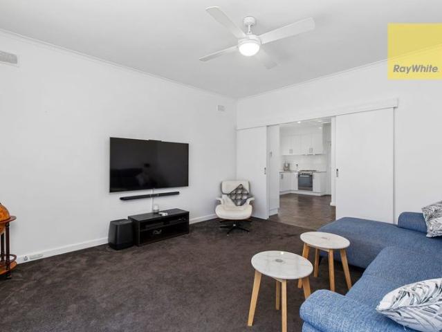 Two bedroom unit in the Brighton Secondary School zone!