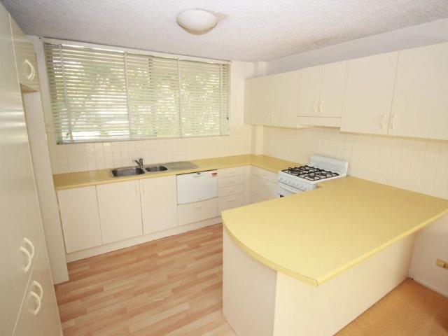 TWO BEDROOM UNIT IN THE HEART OF TOOWONG