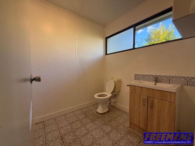 TWO BEDROOM UNIT IN TOWN – CLOSE TO SCHOOLS & SHOPS