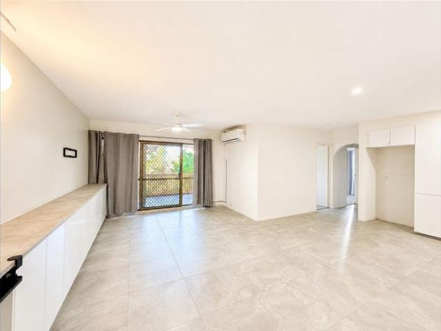 Two bedroom unit Surfers Paradise