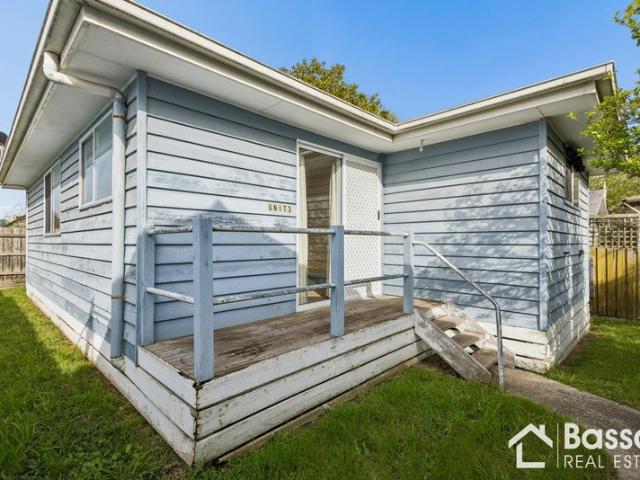 Two bedroom Unit Walking Distance from the Beach