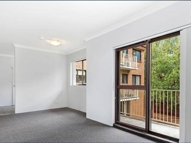 TWO BEDROOM UNIT WALKING DISTANCE TO STATION