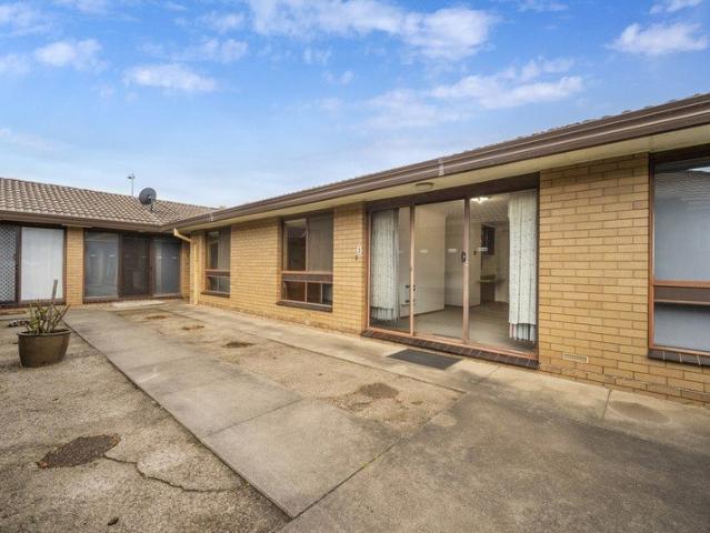 Two bedroom unit well maintained
