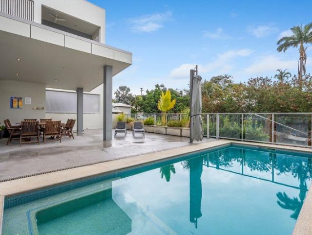 Two bedroom unit with Castle Hill Views