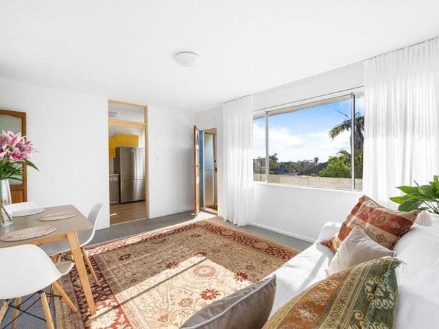 Two Bedroom Unit with Balcony & Ocean views!