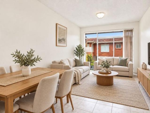 Two bedroom unit with Lock up garage