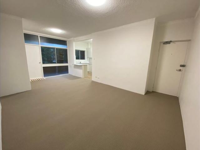 Two bedroom unit with LUG in good location