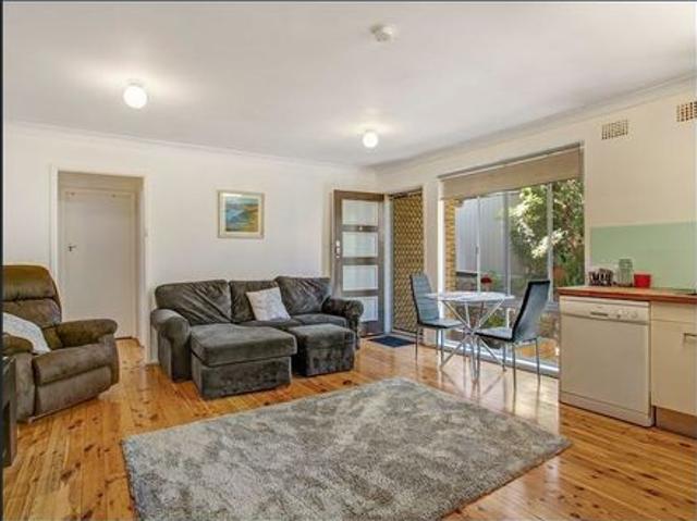 Two bedroom unit with single garage