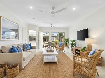 Two bedroom villa with en suite and garage