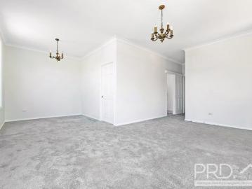 TWO BEDROOM VILLA WITH LOCK UP GARAGE FOR LEASE!