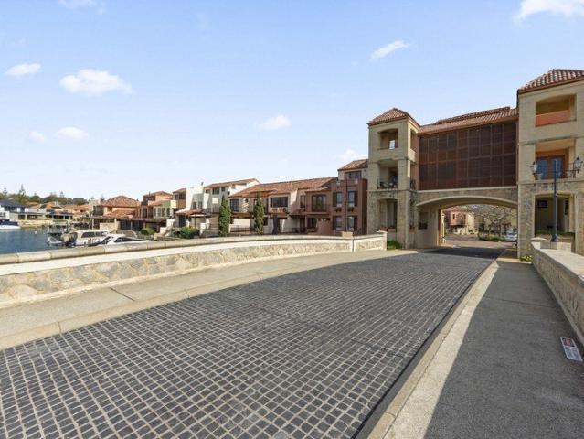 Two Bedroom Villa in Gated Port Bouvard Island with a Boat Pen!