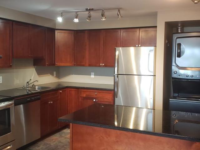 Two Bedroom with ensuite Washer/Dryer: 702 Consol DISCOUNT — 11