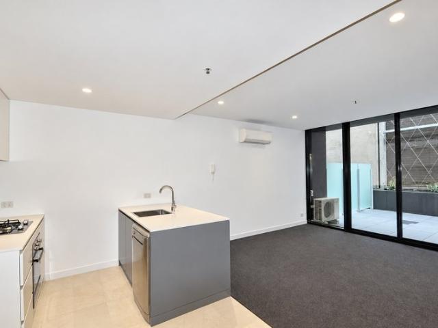 Two Bedroom with Large Groundfloor Courtyard
