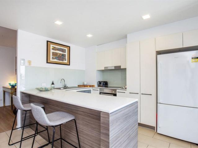 Two bedroom apartment ground floor with water views