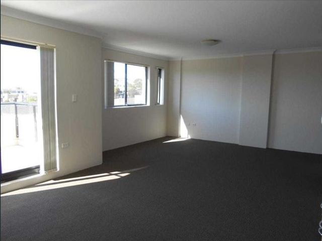 Two Bedroom Apartment, Double Garage and Huge Balcony
