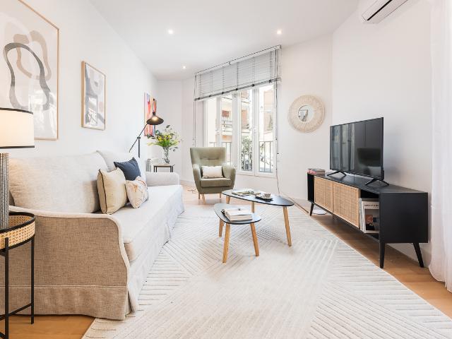Two bedroom apartment for rent in Chamberi