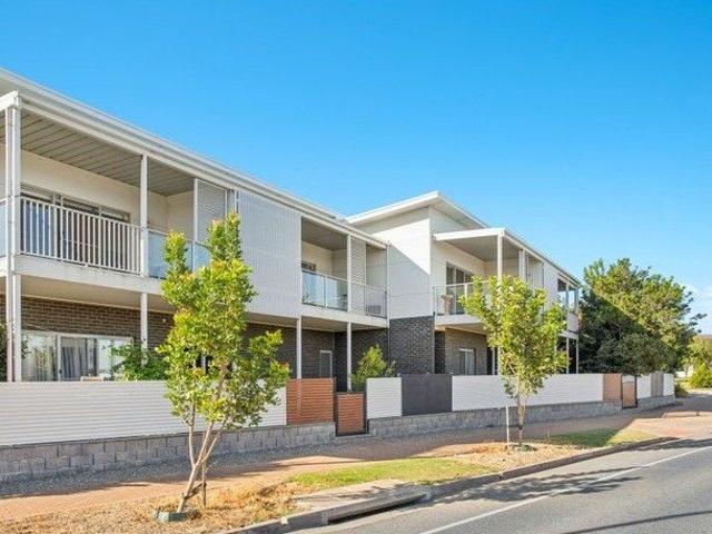 Two Bedroom Apartment in Convenient Location!