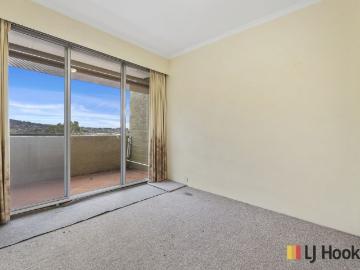 Two Bedroom Apartment In Central Location
