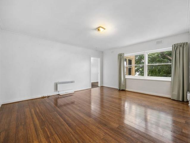 Two Bedroom Apartment in Amazing Location!