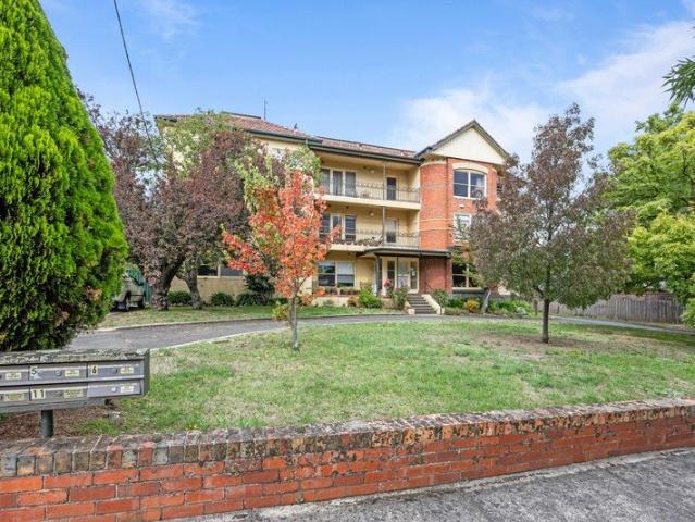 Two Bedroom Apartment in Amazing Location!