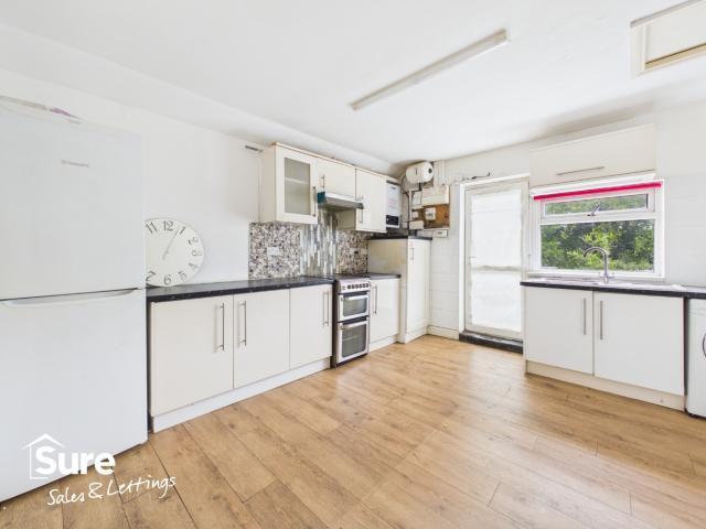Two Bedroom Apartment in Berkhamsted, Walk to Station & Town