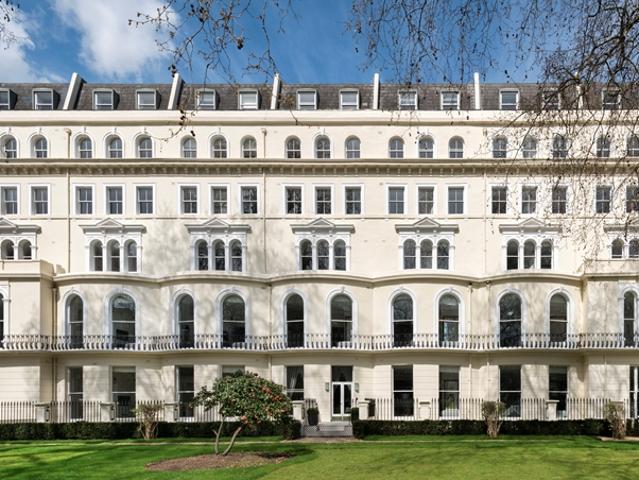 Two Bedroom Apartment in Kensington Garden Square, Bayswater W2