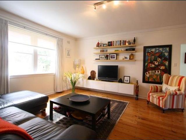TWO BEDROOM APARTMENT IN PRIME LOCATION!
