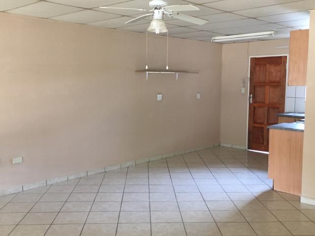 Two Bedroom Apartment in Rustenburg Oos Einde
