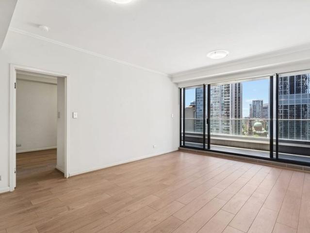Two bedroom Apartment in World Tower, Central of Sydney CBD location, footsteps away from Town Hall Station, QVB, Shops, Darling Harbour