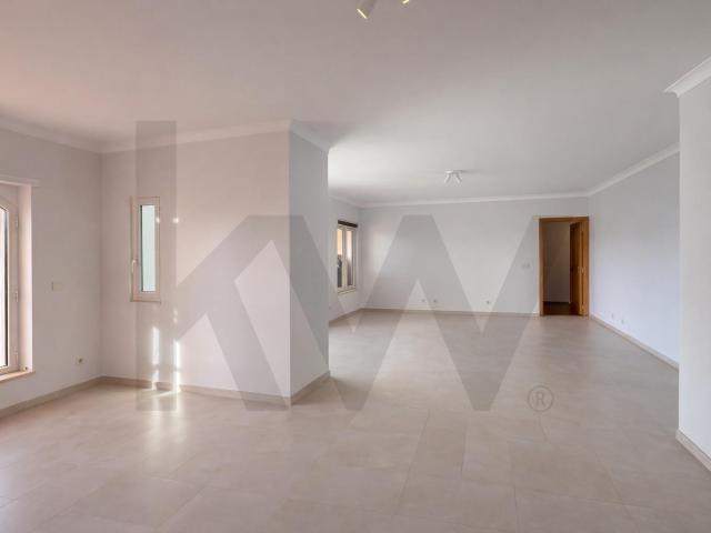Two bedroom apartment in the center of Cascais