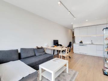 TWO BEDROOM APARTMENT IN THE HEART OF ADELAIDE CBD