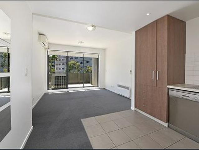 Two‑Bedroom Apartment in the Heart of Kensington