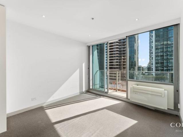 Generous One Bedroom Apartment with Separate Study Area