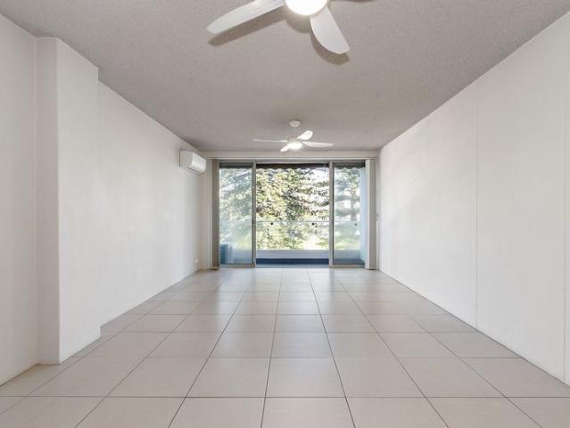 Two Bedroom Apartment Overlooking Colley Terrace
