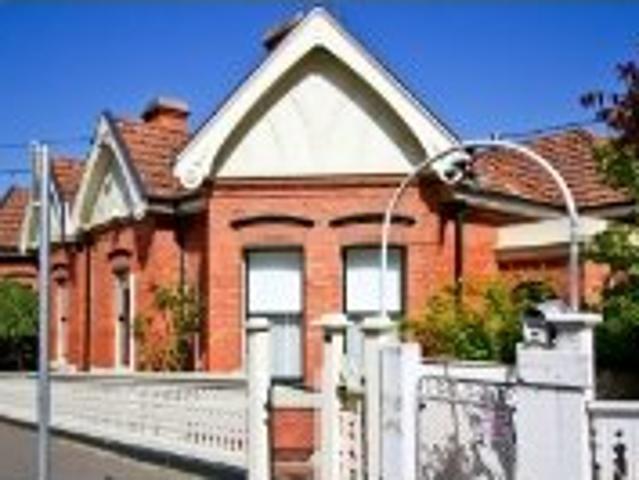 Two bedroom apartment minutes walk from the CBD