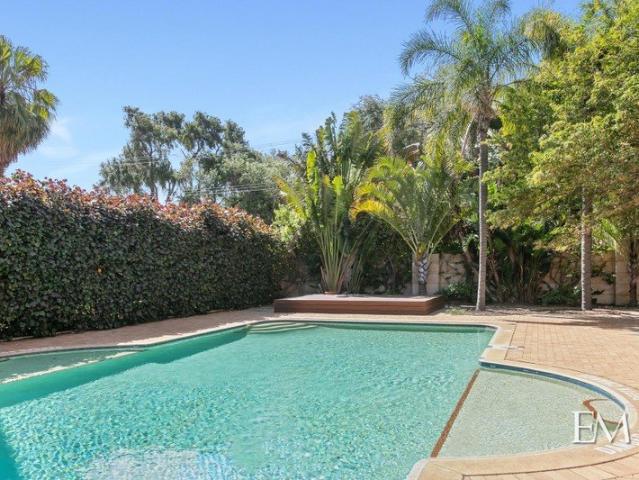 Two Bedroom Apartment Near the Beach