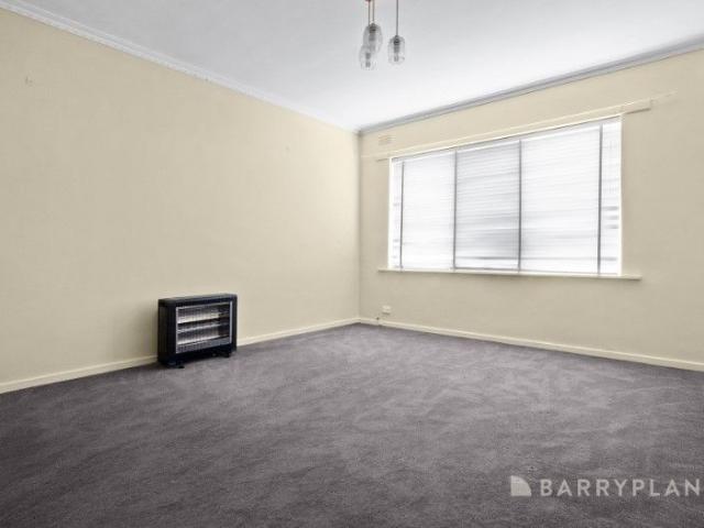 TWO BEDROOM APARTMENT SUPERB LOCATION