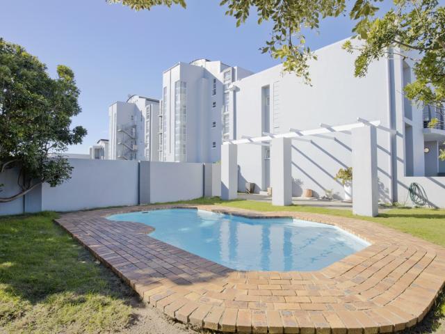 Two Bedroom Apartment. Walking Distance to Blouberg Beach