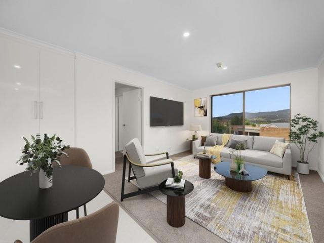 Two bedroom apartment with water glimpses of Derwent river