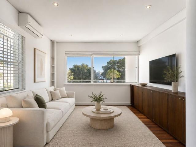 Two Bedroom Apartment with Harbour Bridge Views