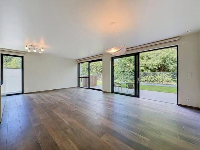 Two bedroom apartment with large garden