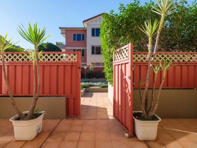 Two Bedroom Apartment with Oversized Courtyard & Direct Street Access
