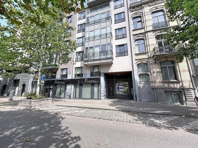 Two bedroom apartment with parking on Leopold II Avenue